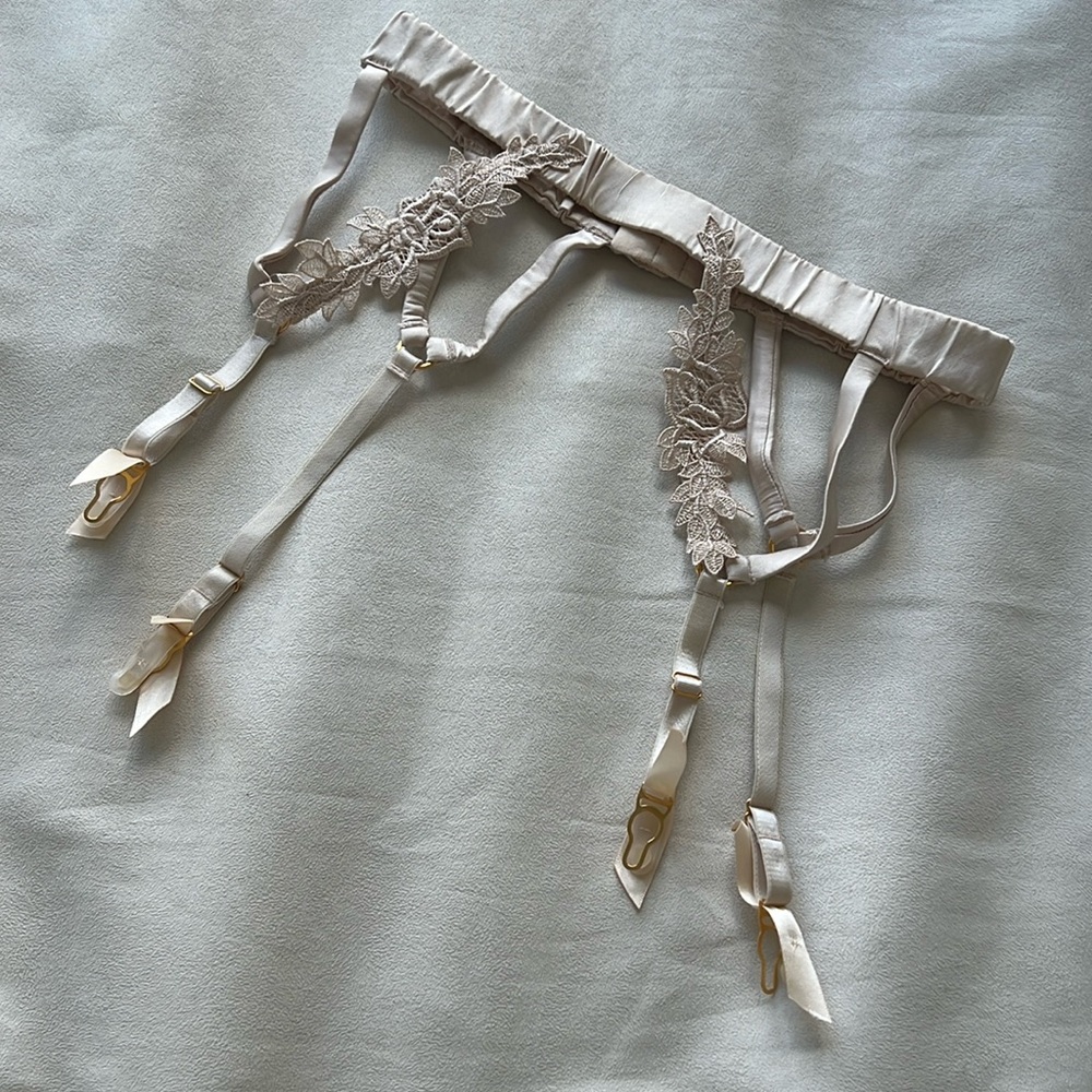 Fleur of England cream suspender/garter belt, size M